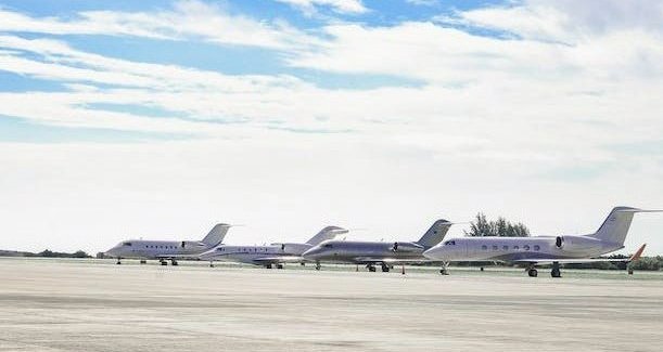 Asad Photo Maldives https://www.pexels.com/fr-fr/photo/quatre-avions-de-ligne-blancs-2245276/