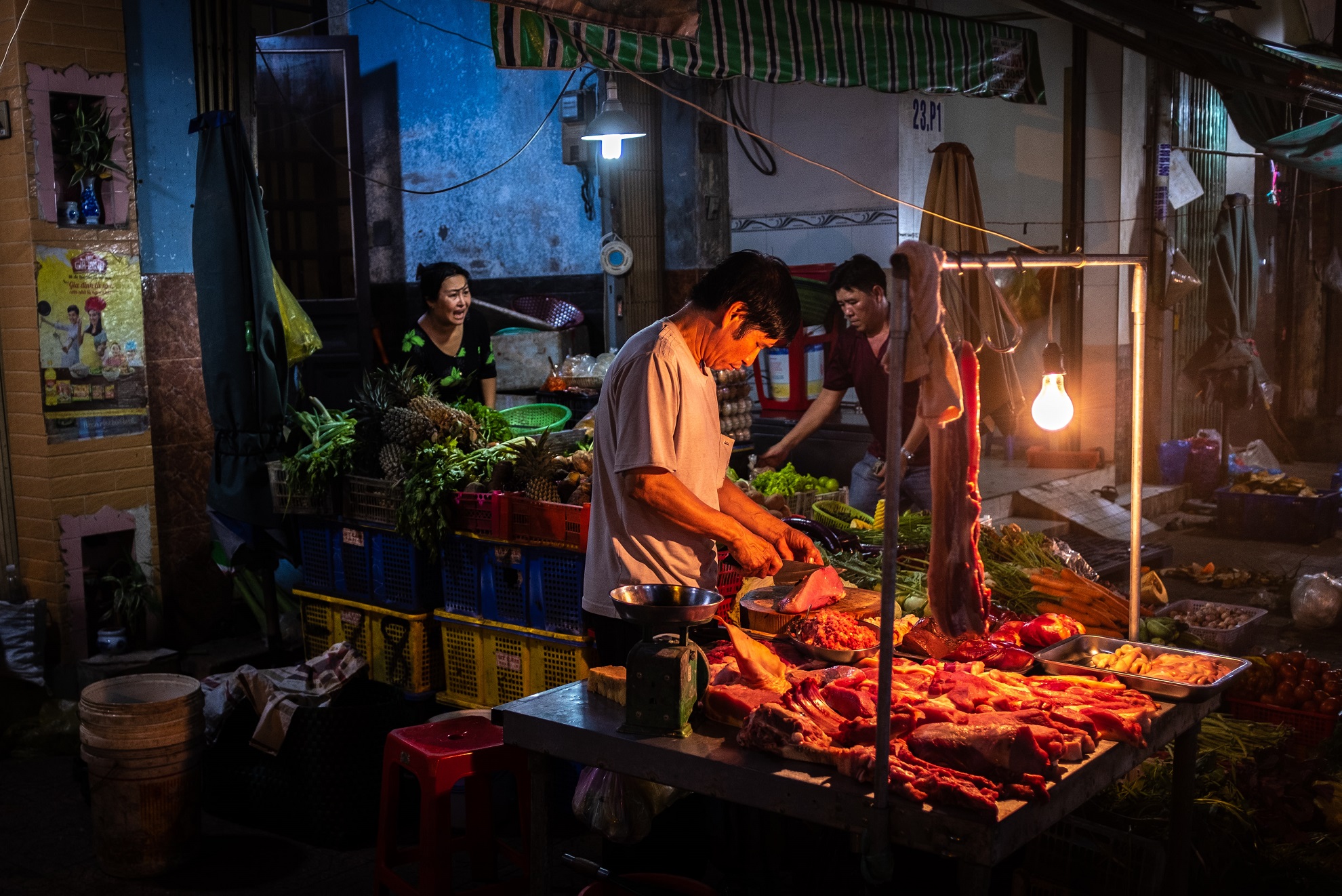 Le Boucher - Saigon la nuit - Saigon, quartier populaire de Bình Thạnh, marché de Chợ Bà Chiểu