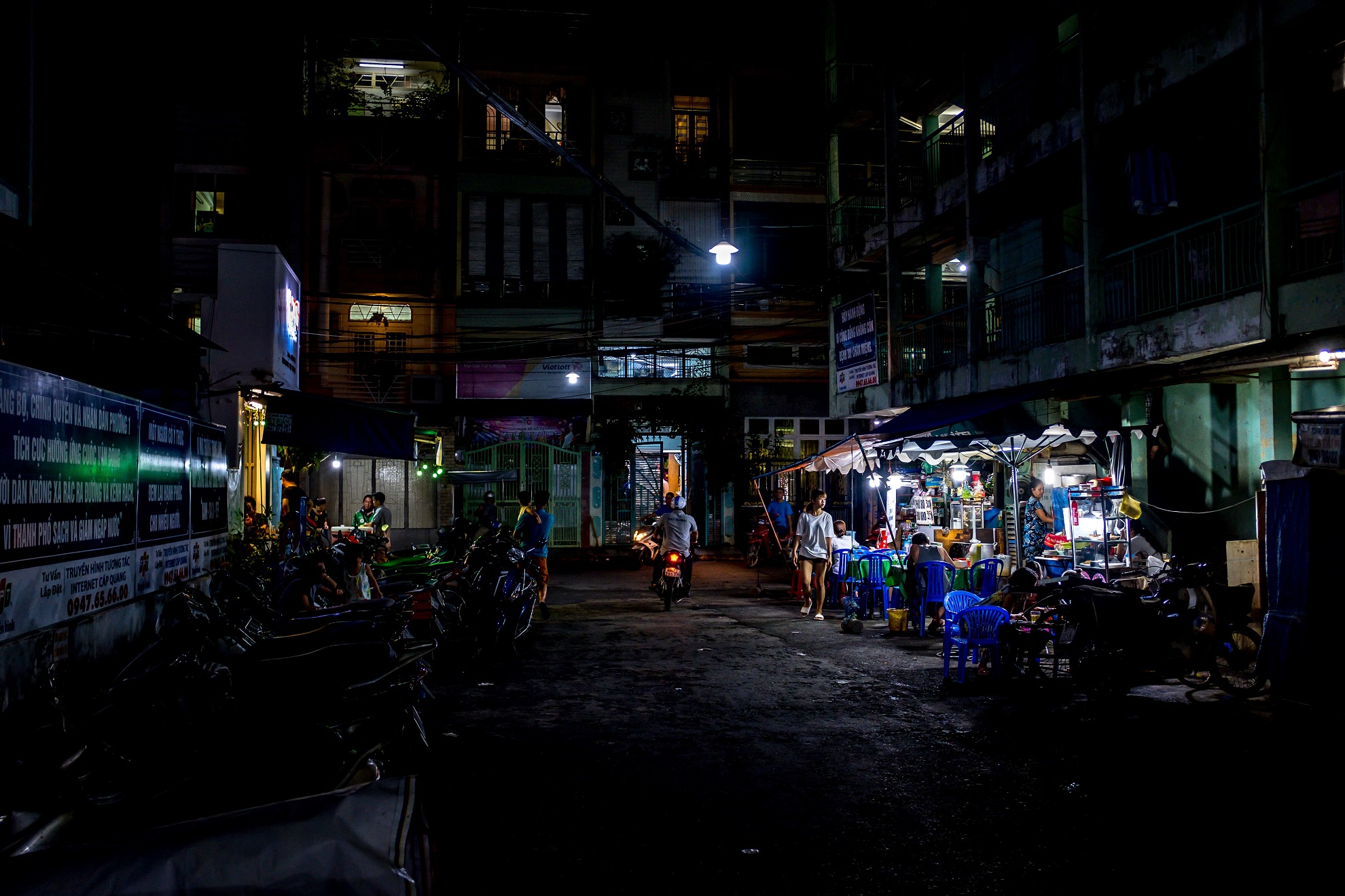 Midnight Snack, Saigon la nuit