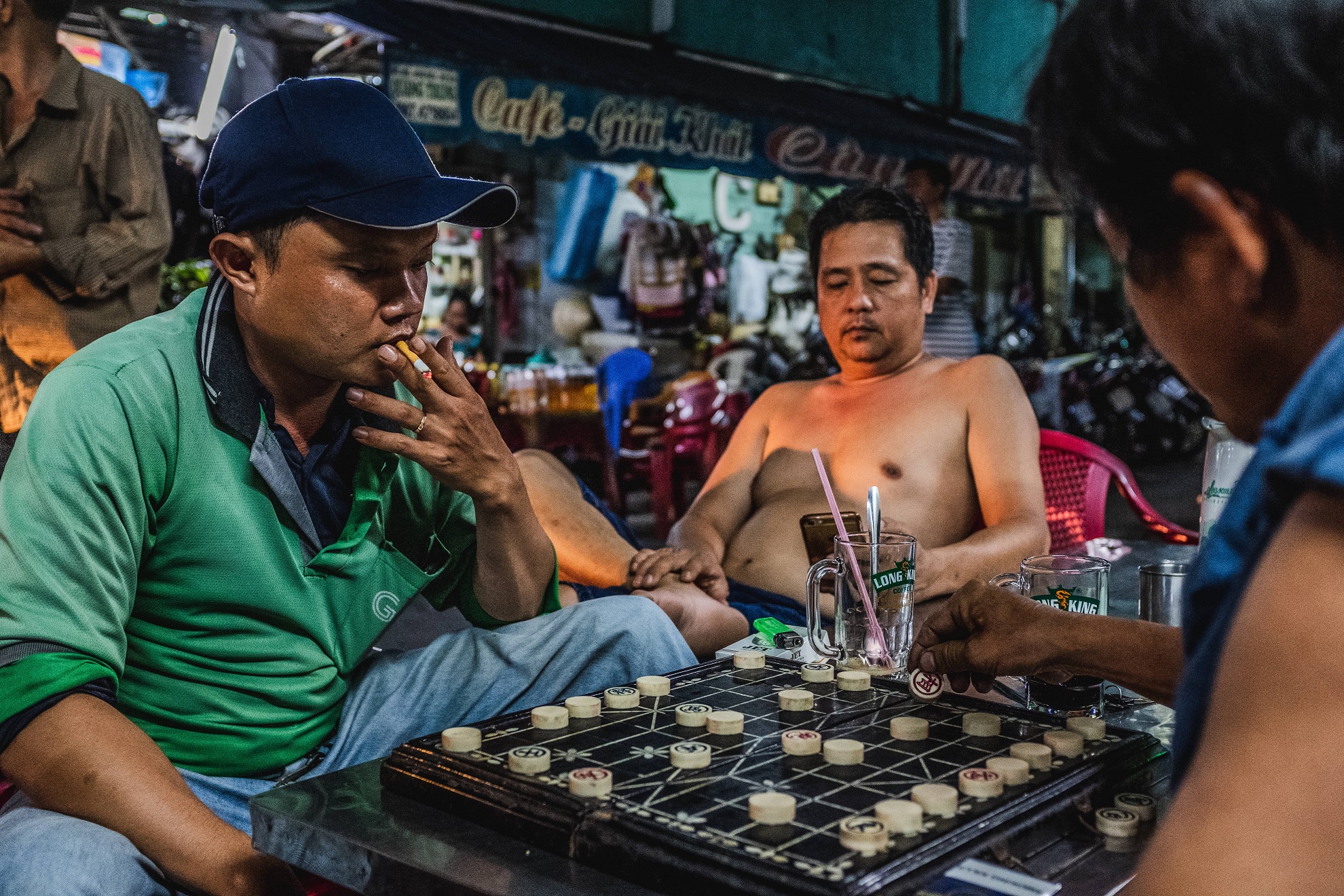 Les Joueurs, Saigon la nuit