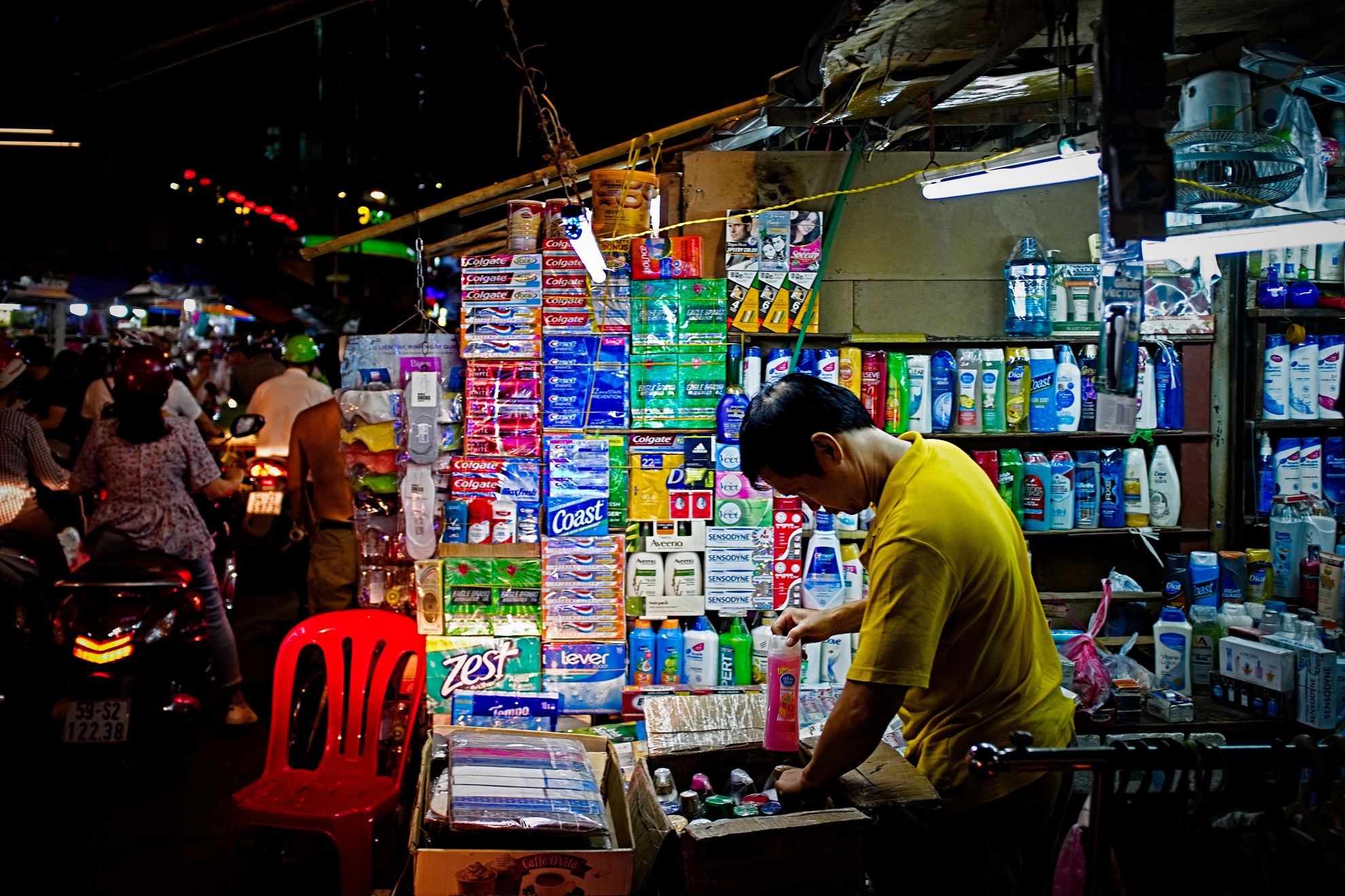 L'art du rayonnage - Saigon la nuit