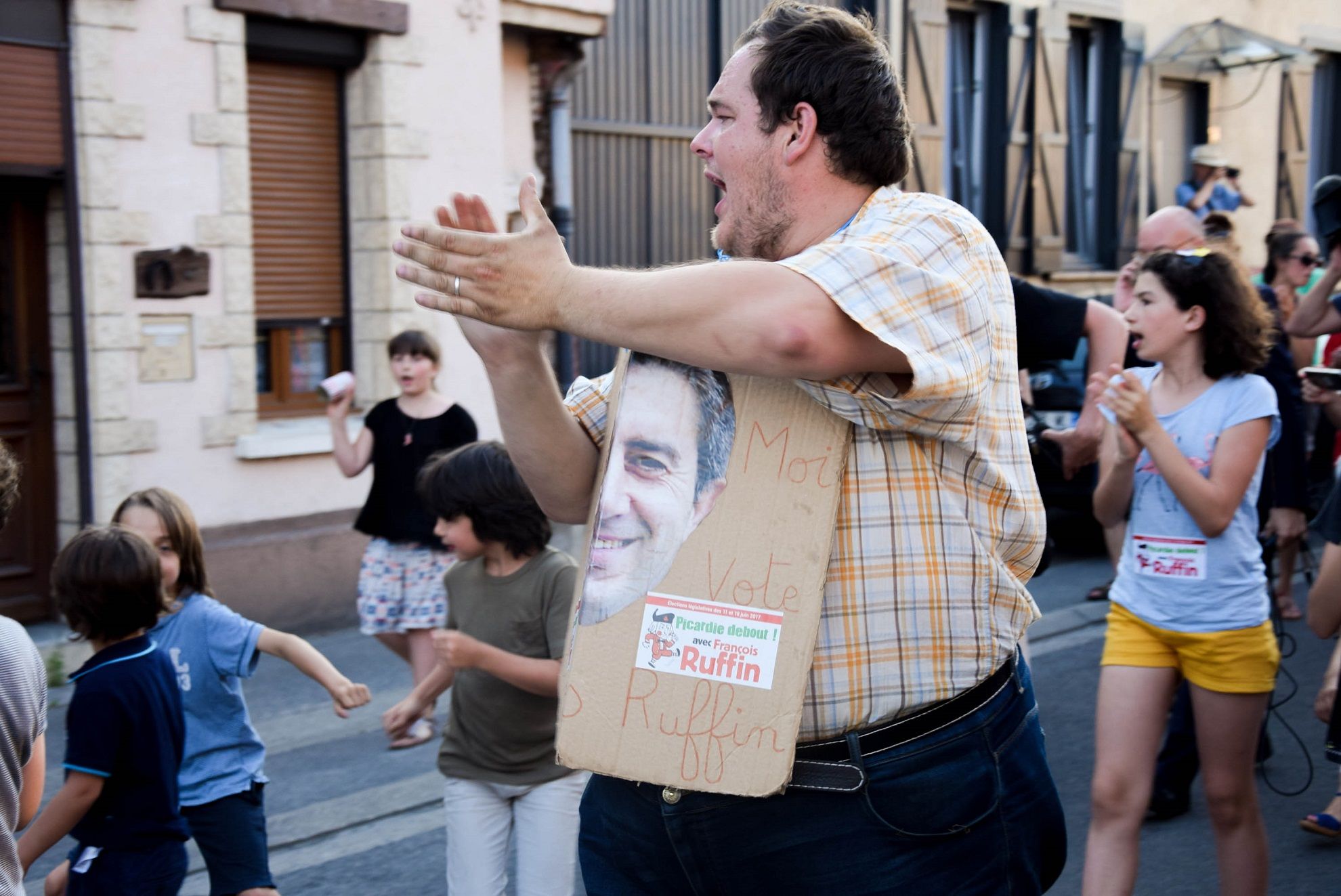 Manifestation sauvage après la victoire du député François Ruffin.