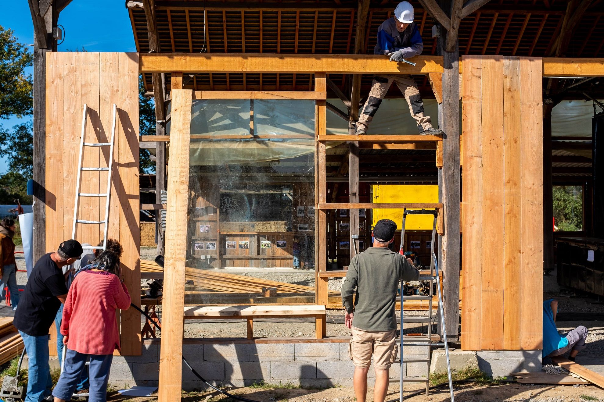 Travaux de menuiserie sur le Hangar de l’Espoir